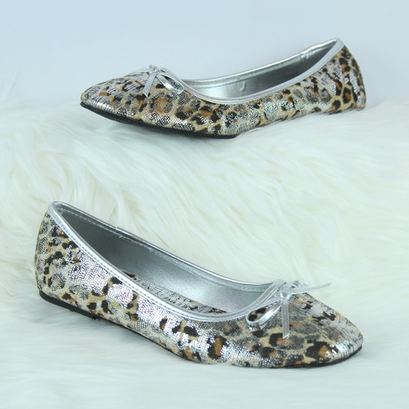 3/$25 Metallic Animal Print Slip On Flats Size 5 - Picture 1 of 4